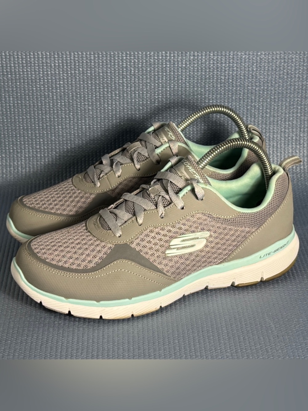 Skechers Lite Weight Gray Sneakers Air Cooled Women’s Memory Foam Size 8